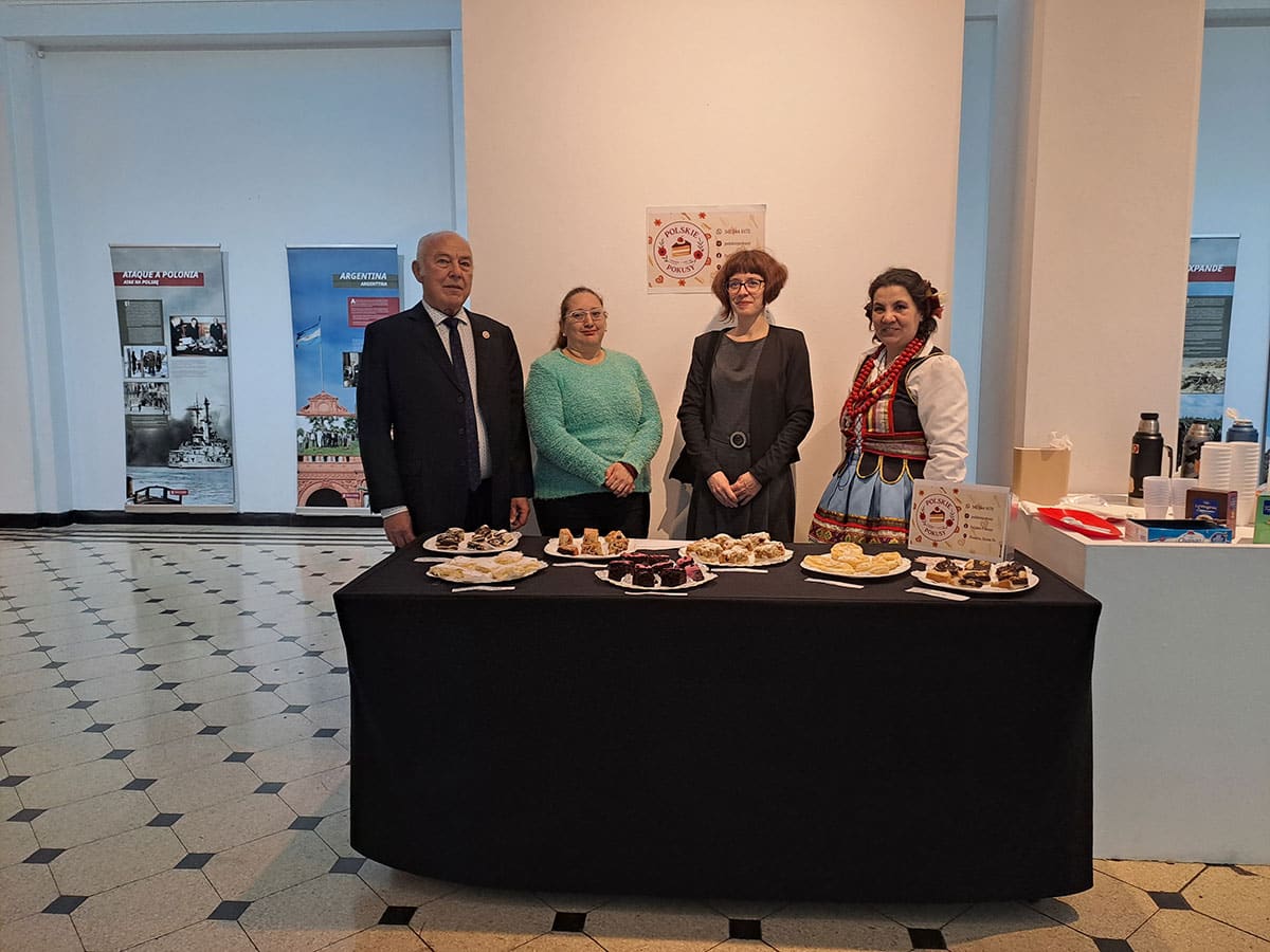 Exponen en Rosario una muestra sobre los destinos de los polacos en la Segunda Guerra Mundial