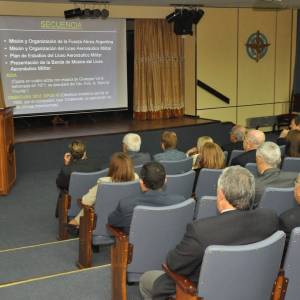 Visita del Cuerpo Consular de Rosario al Liceo Aeronáutico Militar