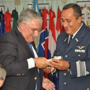 Visita del Cuerpo Consular de Rosario al Liceo Aeronáutico Militar